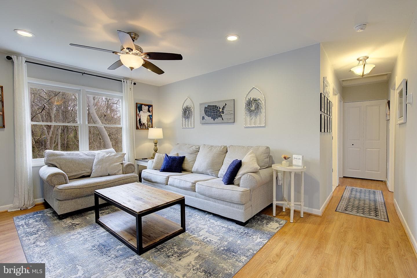 2819 Glasgow Way photo 3