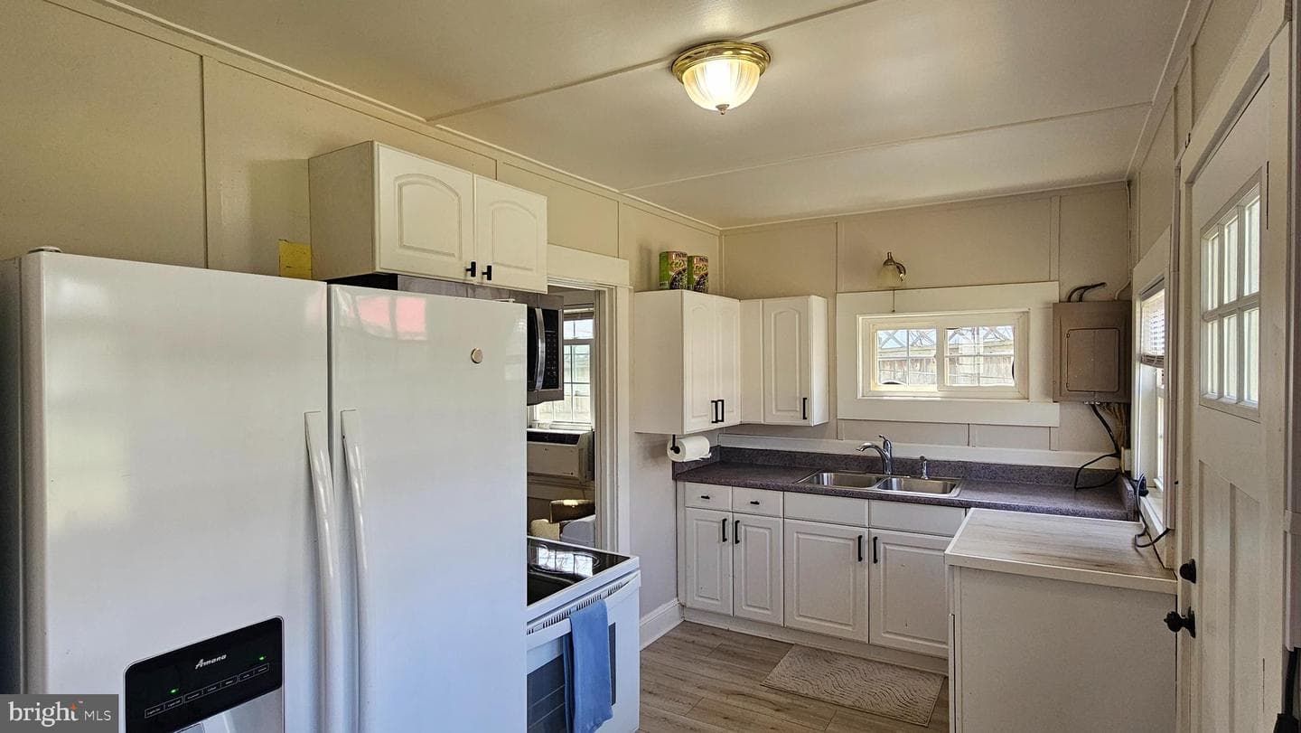 246 Bay Avenue photo 17