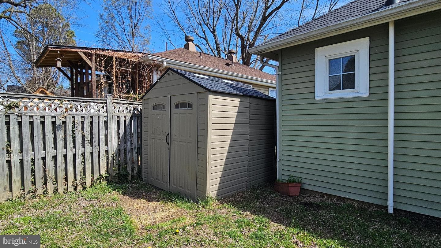 246 Bay Avenue photo 22