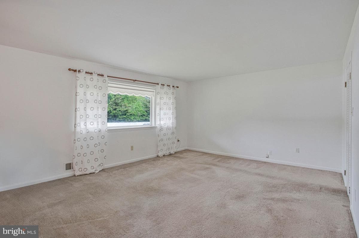 10700 Ward Road photo 7