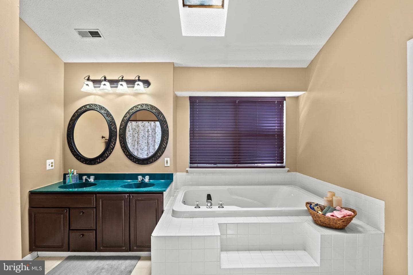 667 San Gabriel Road photo 18