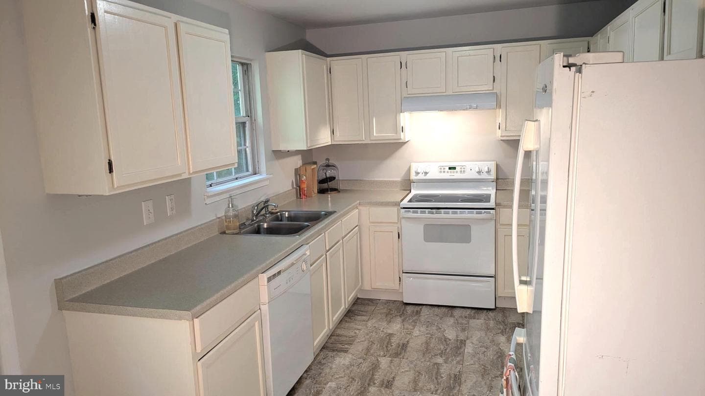 5860 Lilac Circle photo 10