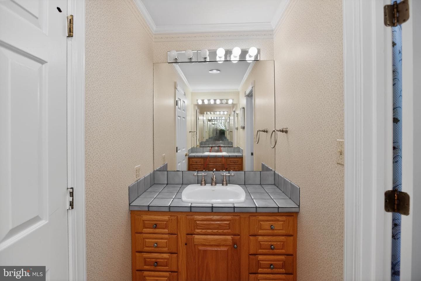 6921 Bond Street photo 37