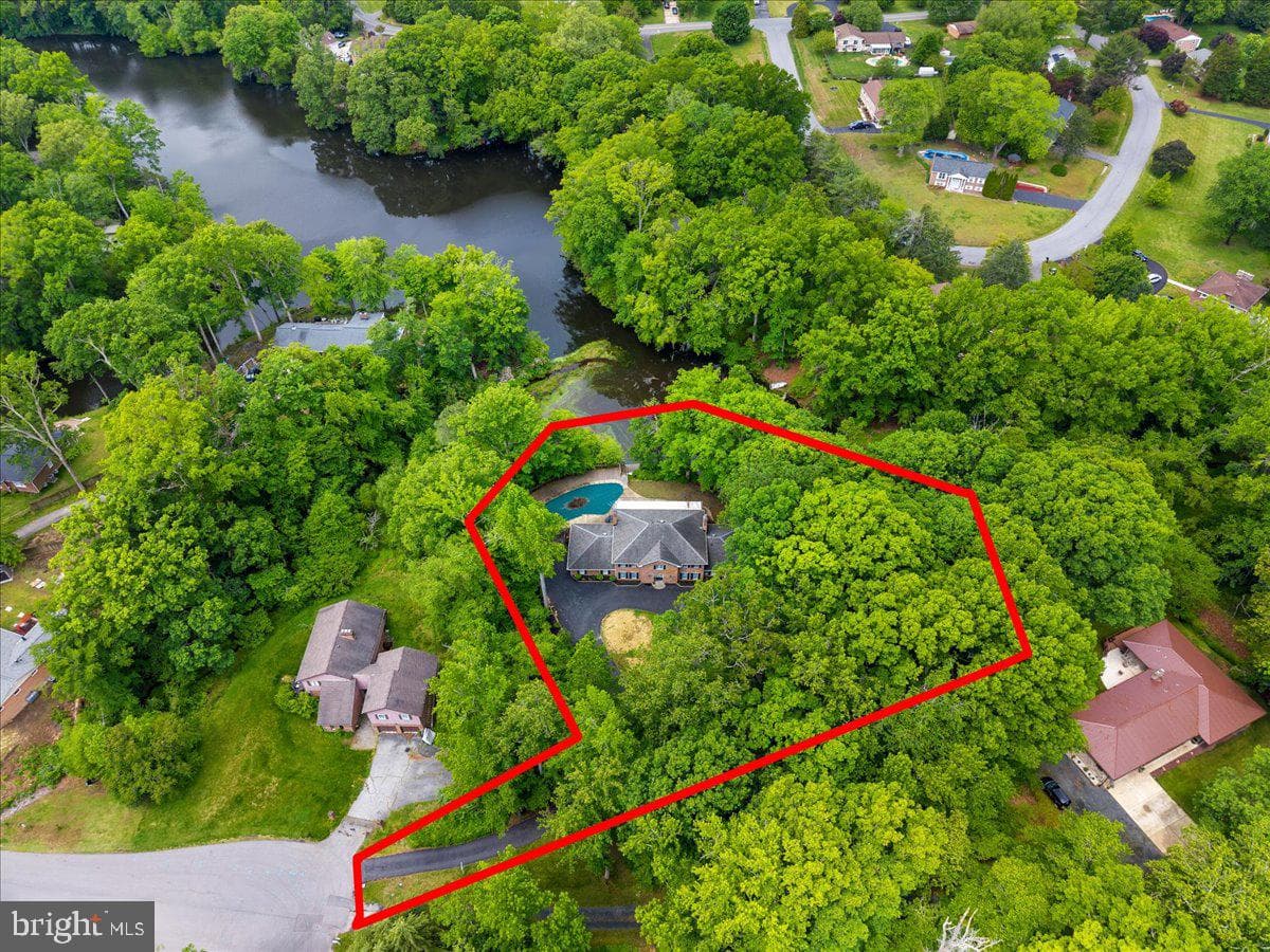 3901 Lakeside Ct photo 5