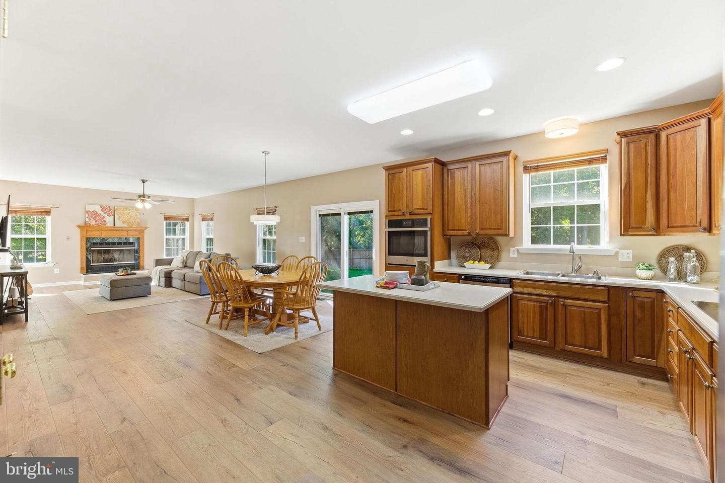 1824 Oriole Way photo 14