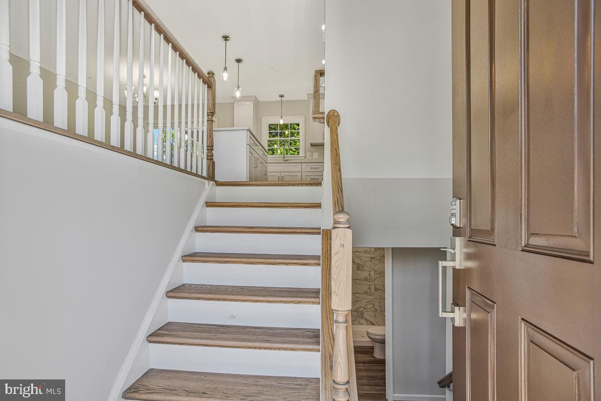 1097 San Angelo Drive photo 3