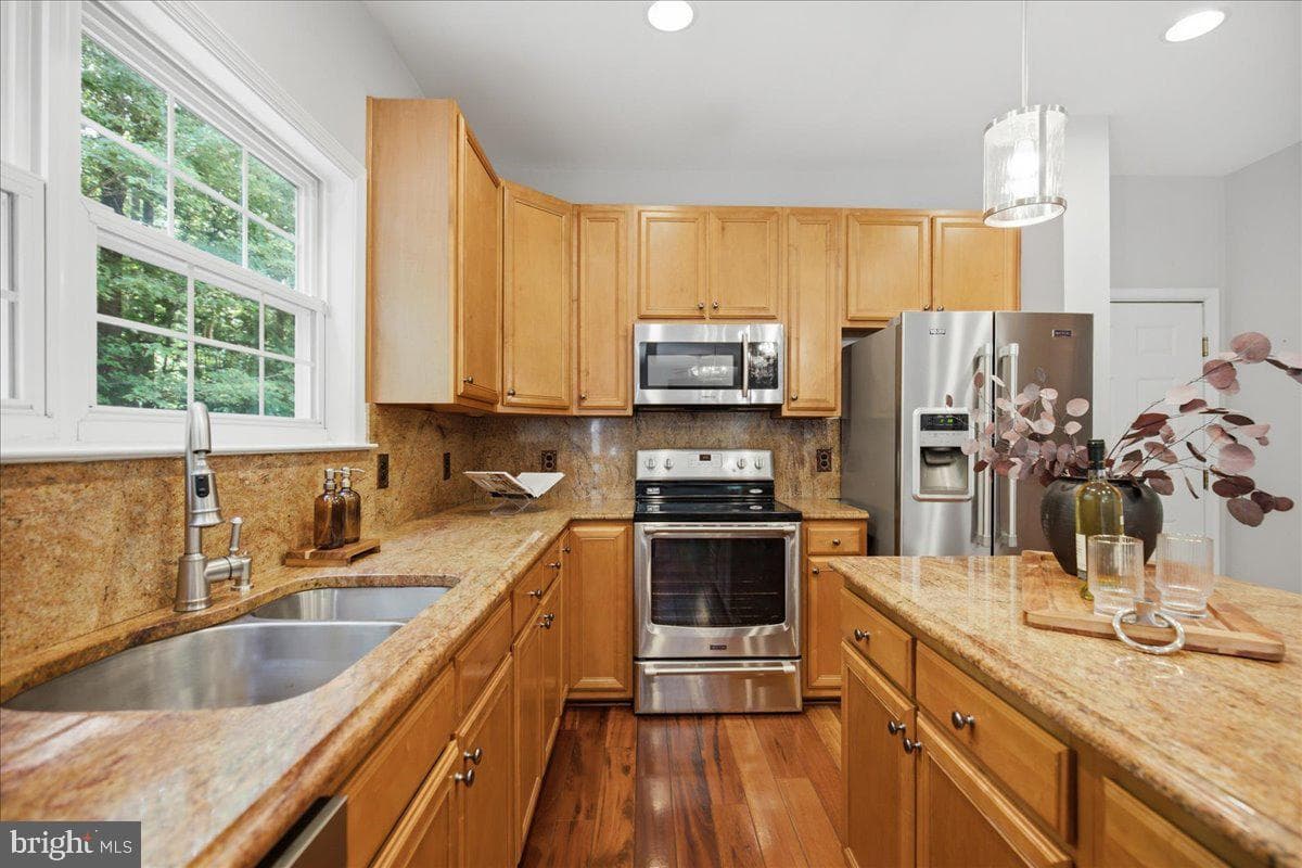 2424 Springbrook Court photo 36