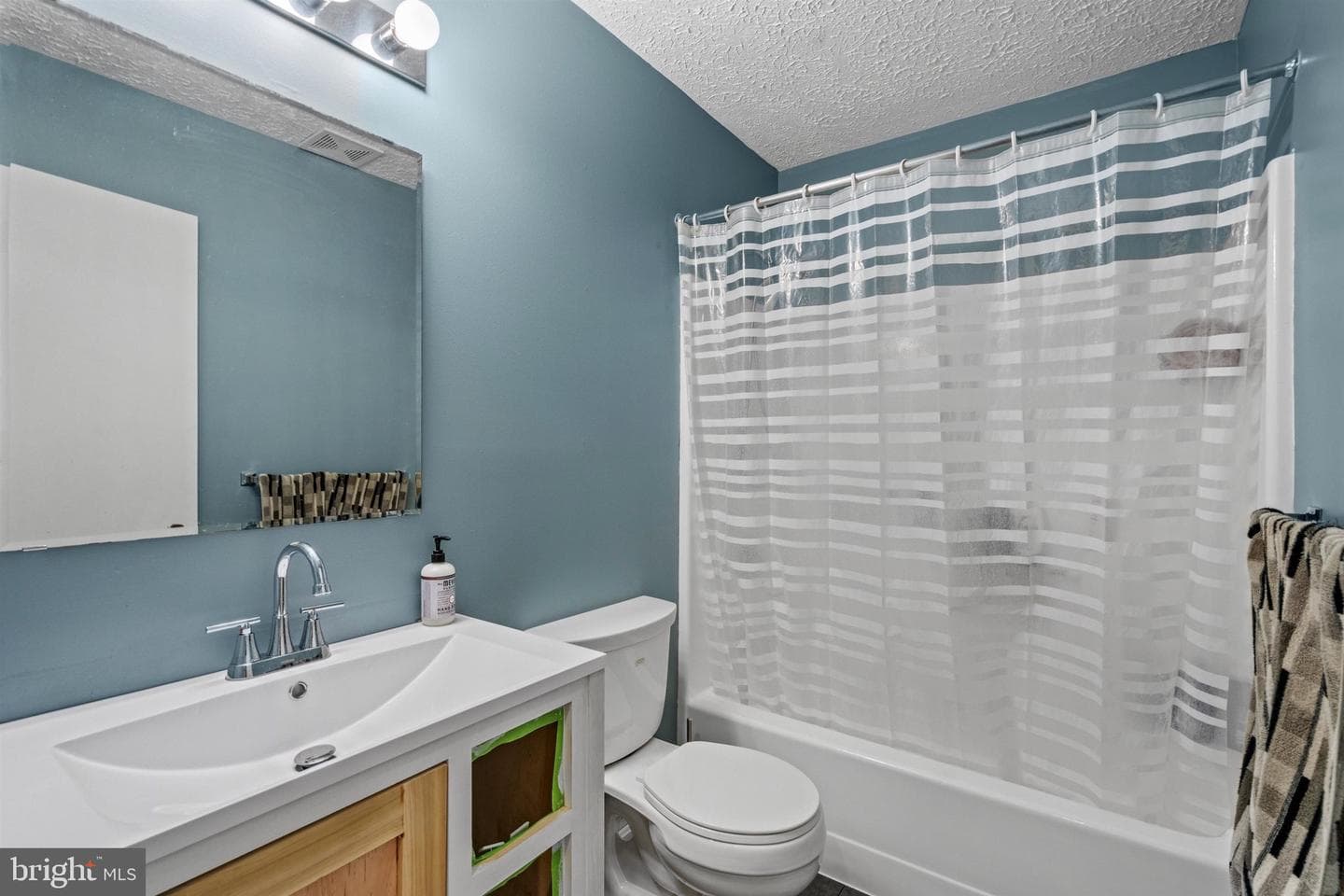 910 Golden West Way photo 11