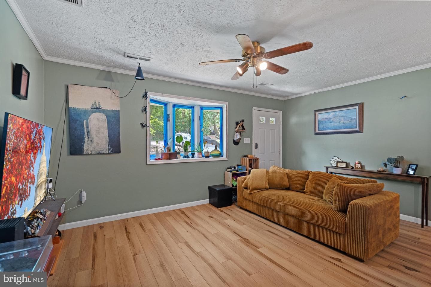 910 Golden West Way photo 4