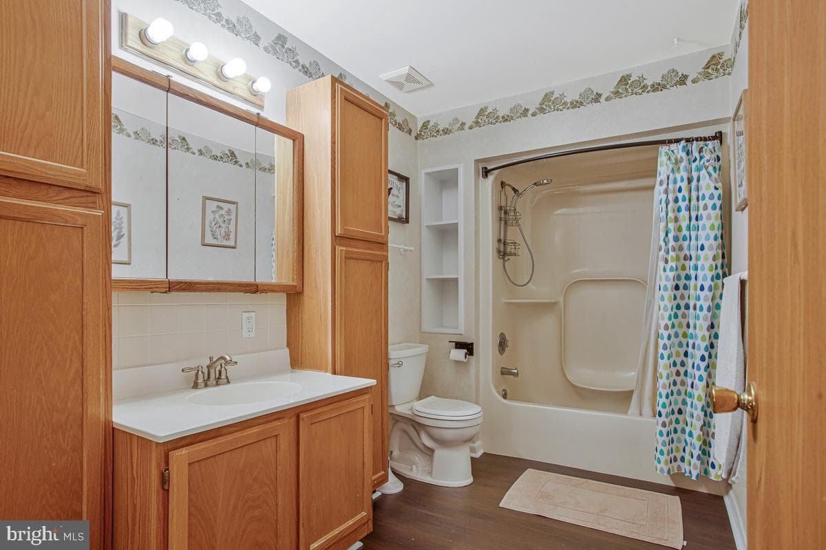 2811 Glasgow Way photo 15
