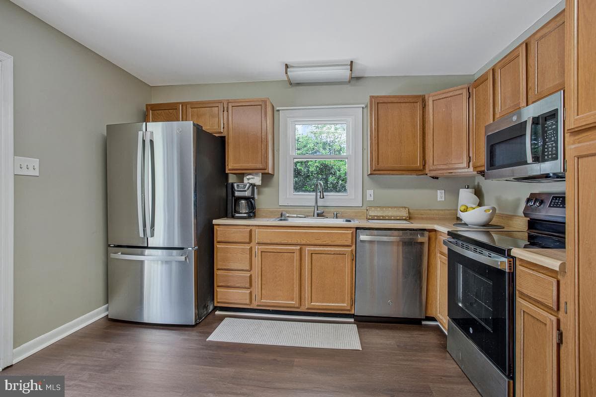 2811 Glasgow Way photo 5