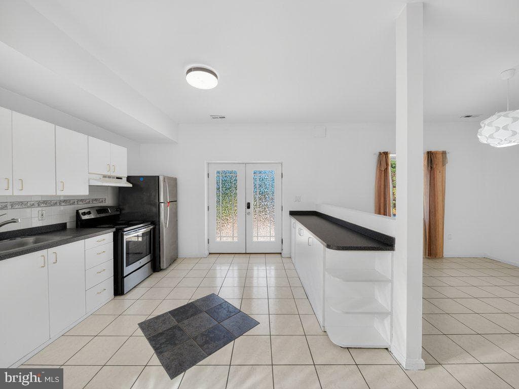 9290 Baker Street photo 48