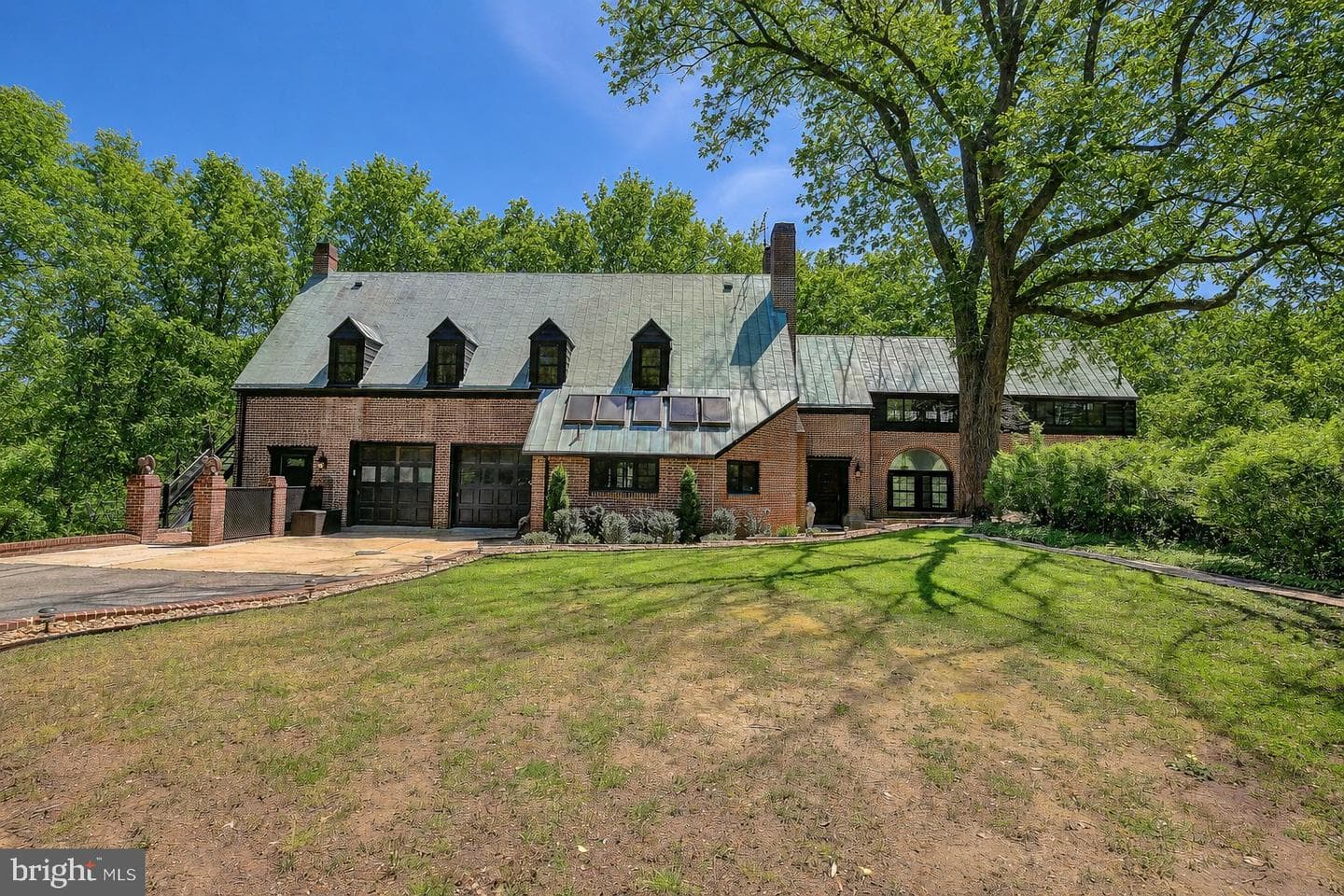 1040 White Sands Drive photo 3