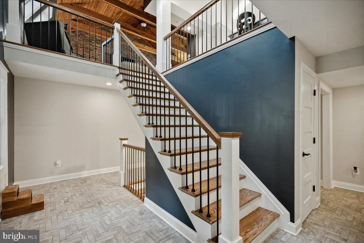 7785 Swan Lane photo 20