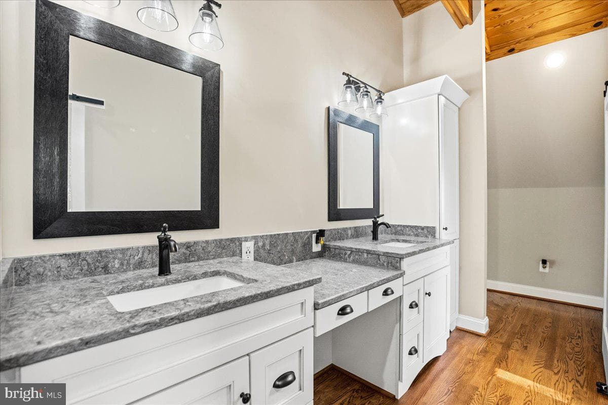 7785 Swan Lane photo 35