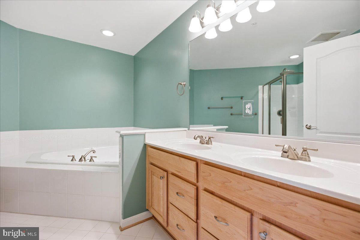 534 Oyster Bay Place #401 photo 30