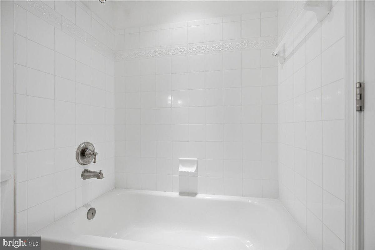 534 Oyster Bay Place #401 photo 37
