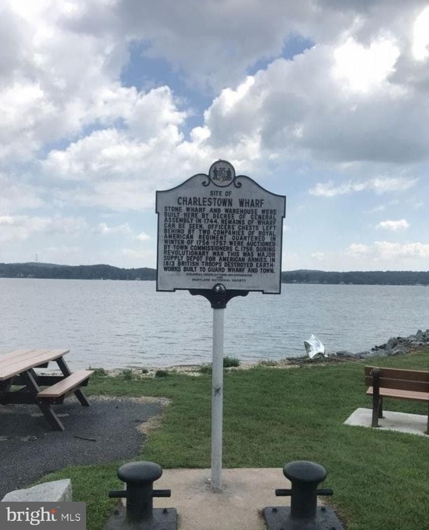 15 Sunday Drive photo 3