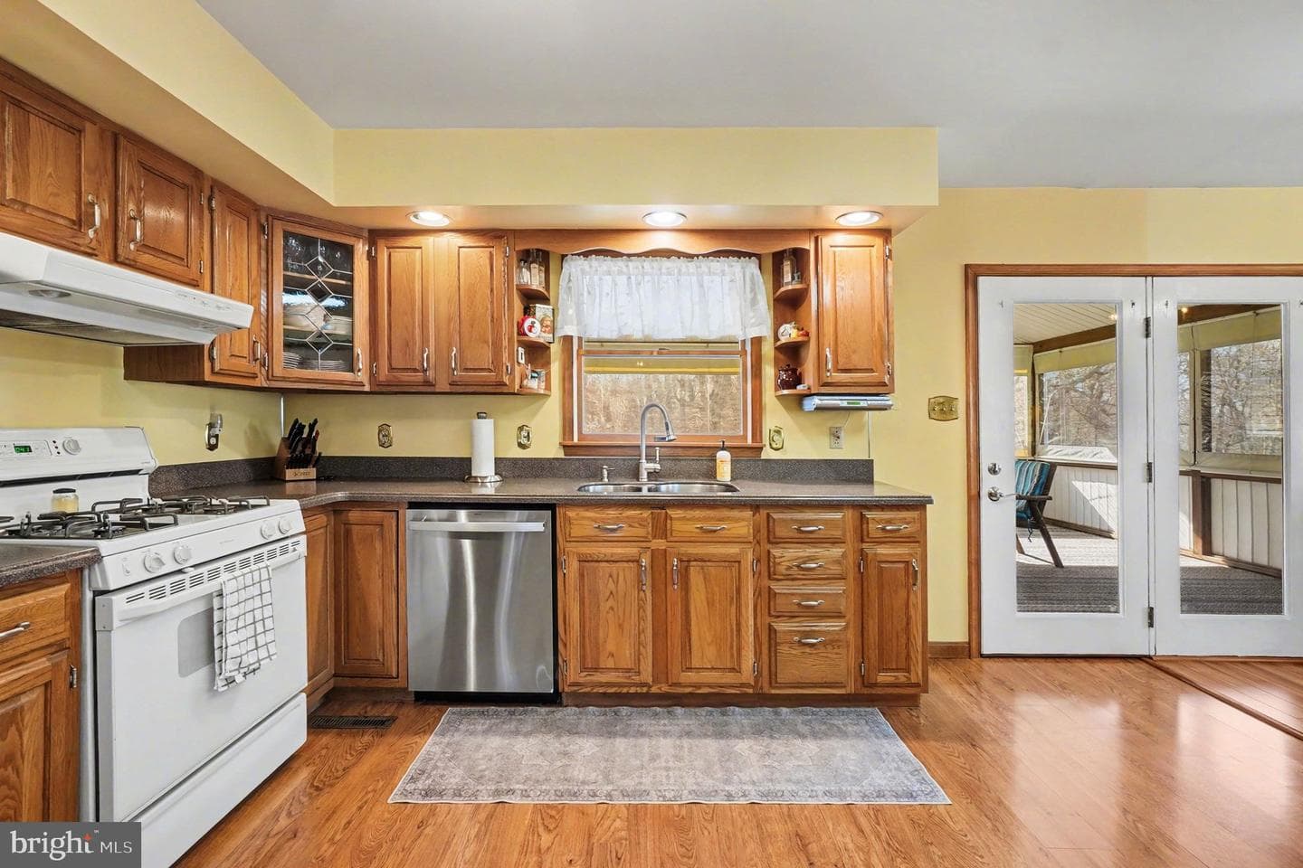 72 Cynthia Court photo 16