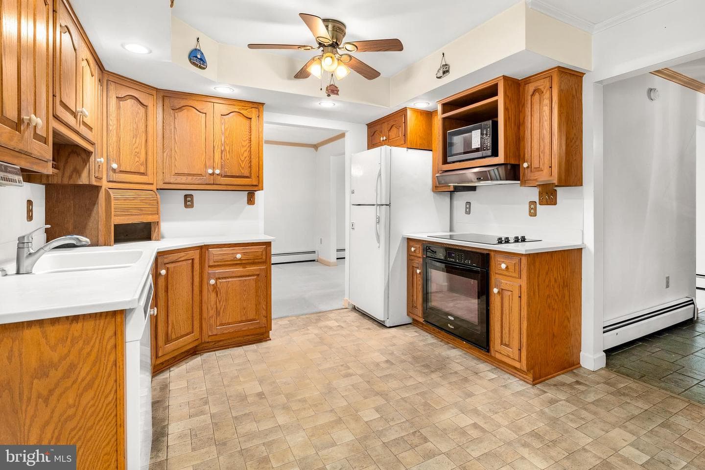 11 Colonial Circle photo 2