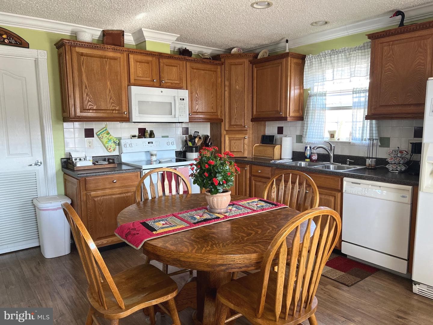 42 Queen Eleanor Drive photo 3