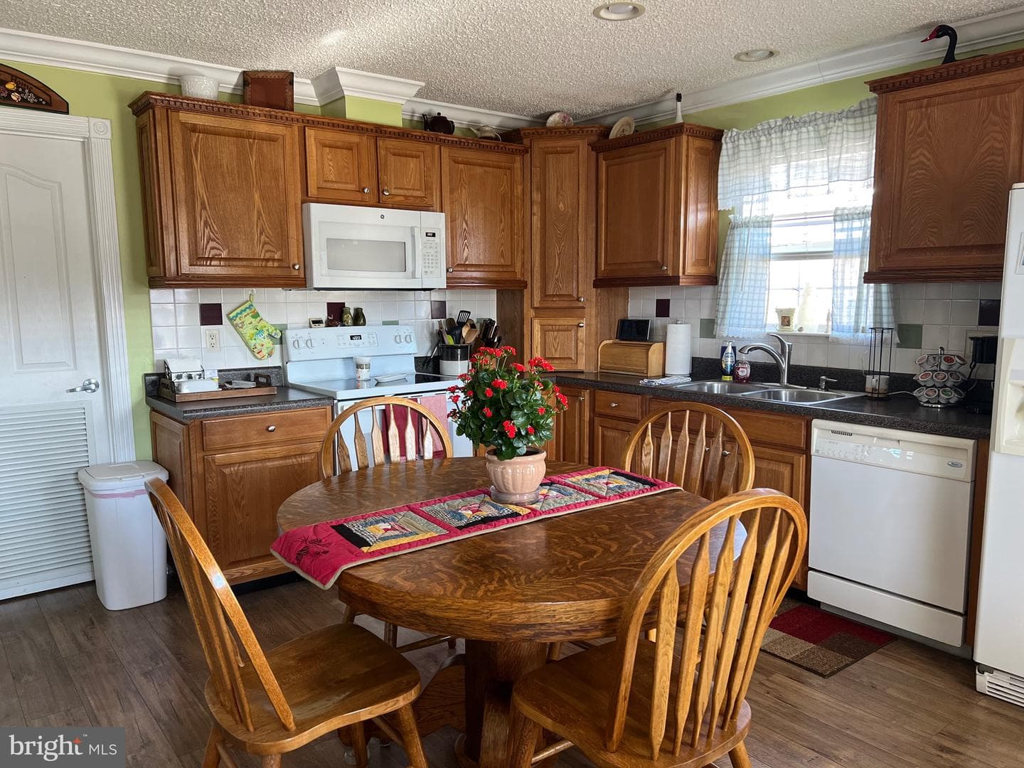 42 Queen Eleanor Drive photo 31