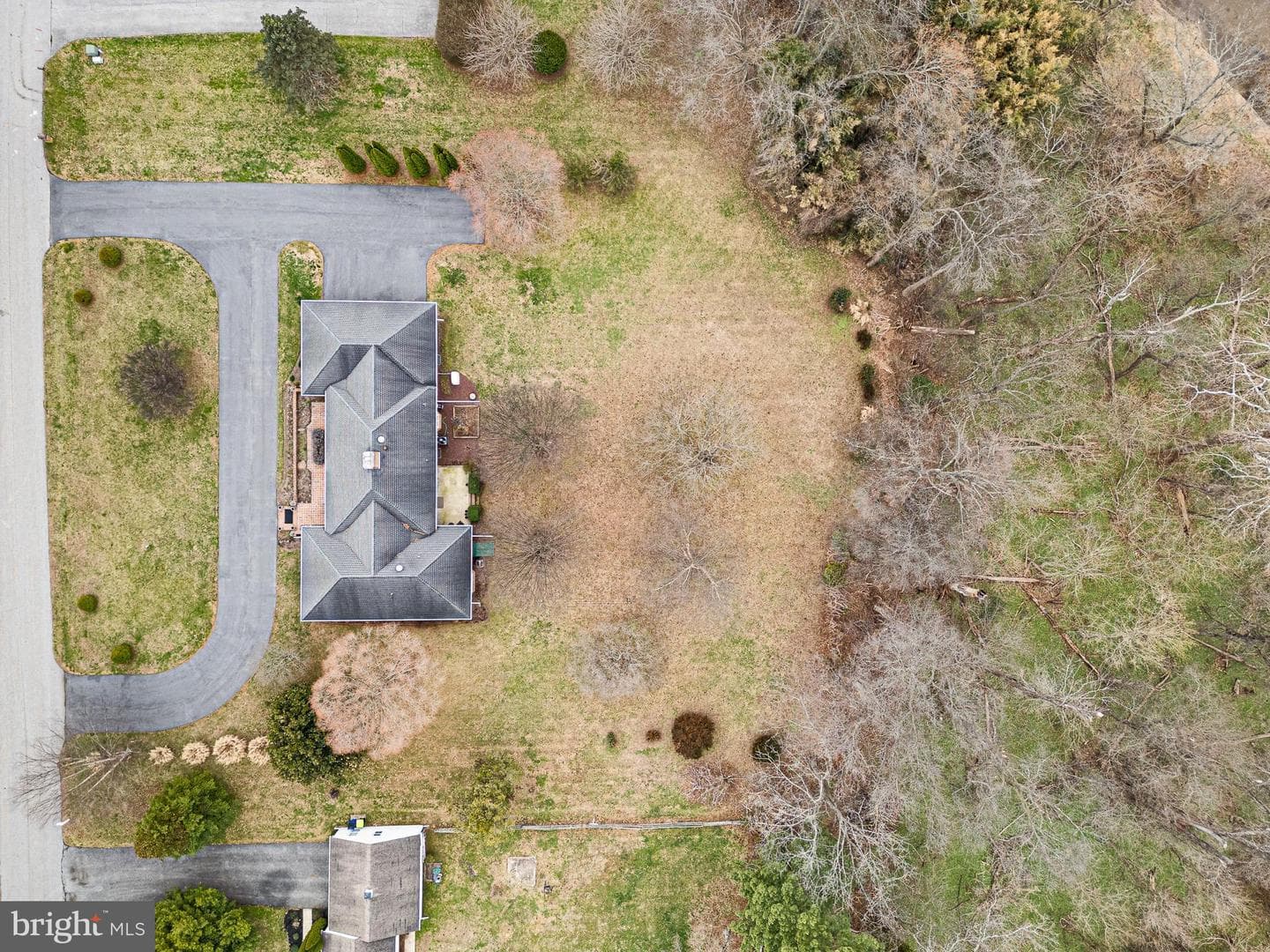 185 Riverside Drive photo 3