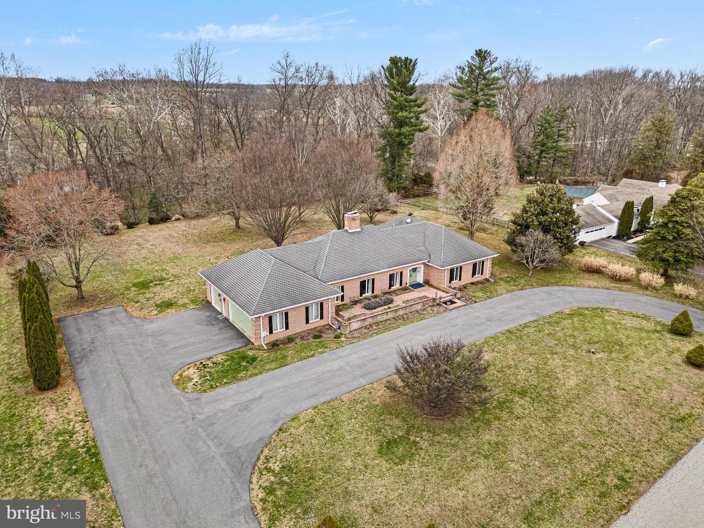 185 Riverside Drive photo 32