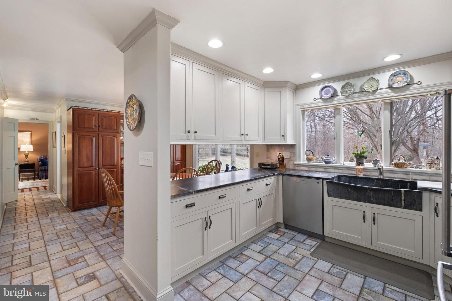 185 Riverside Drive photo 9