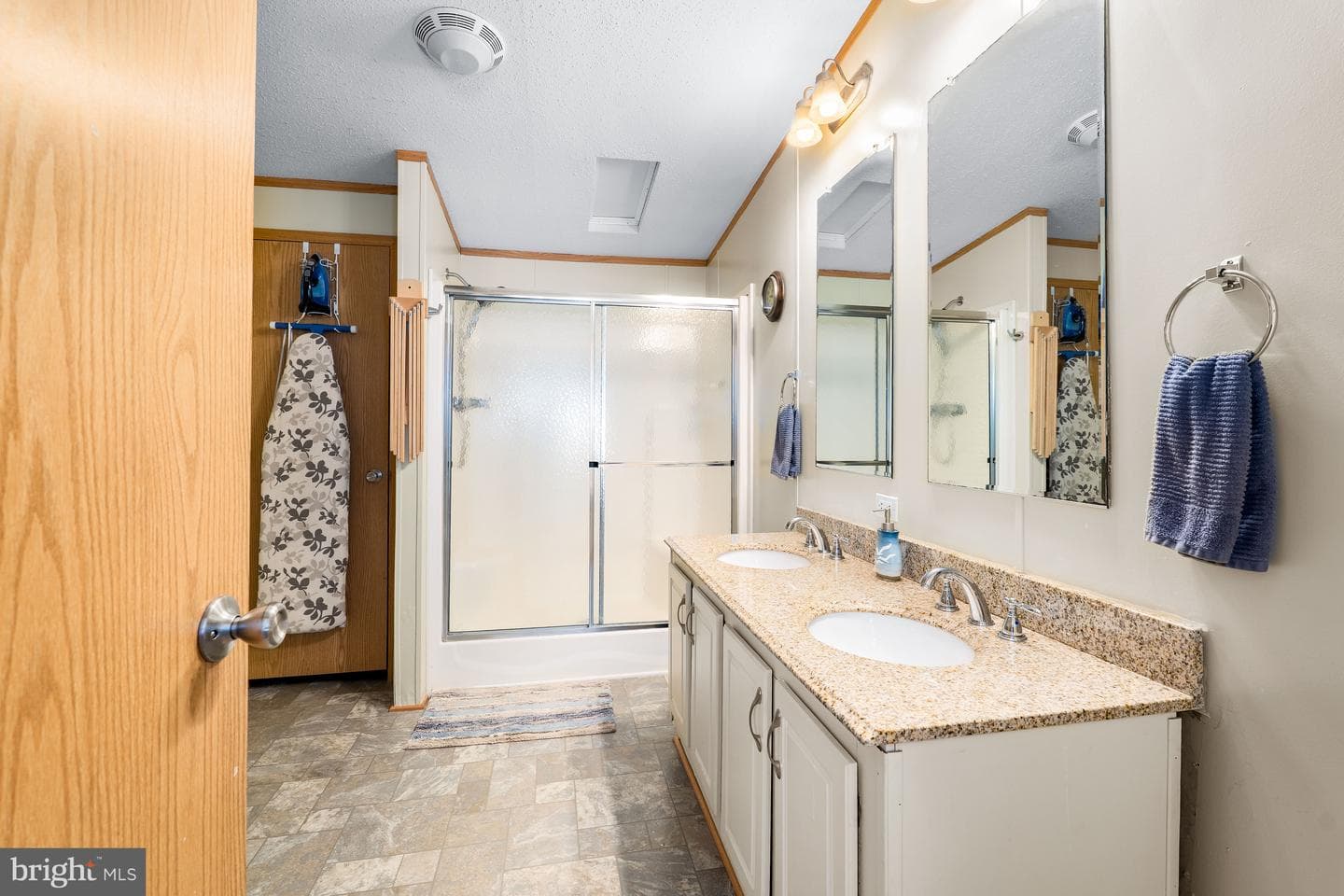 53 Queen Eleanor Drive photo 21