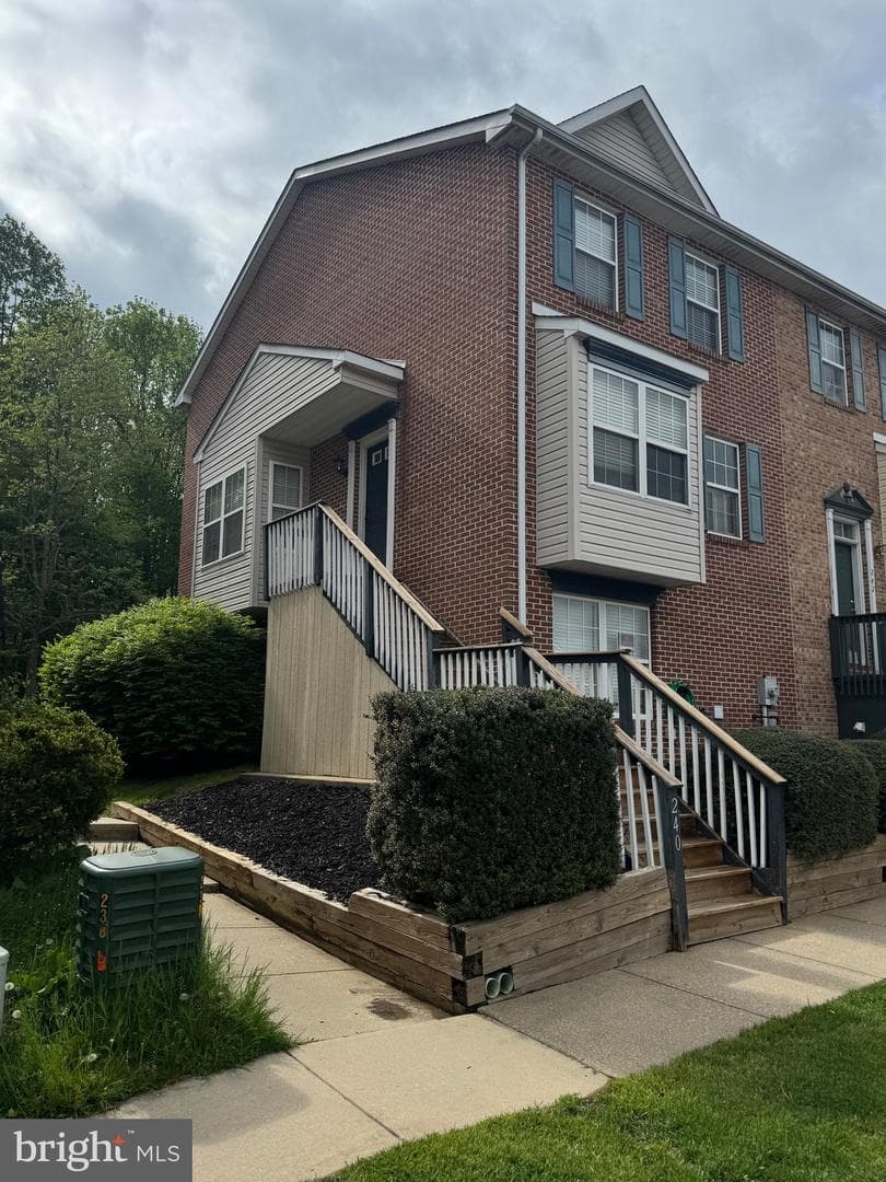 240 Mike Drive photo 3