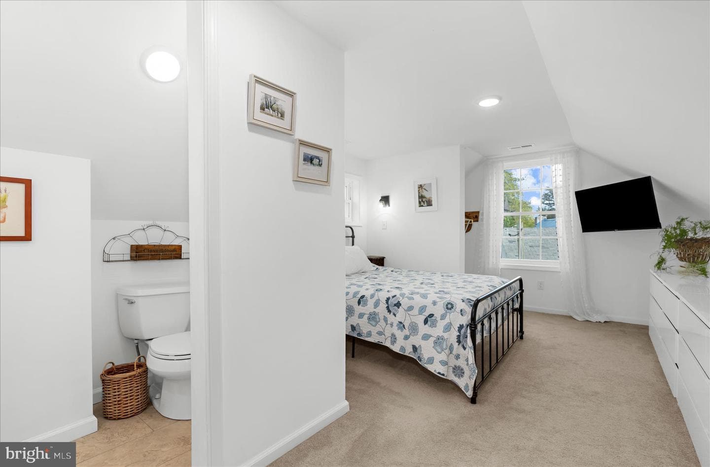 8 Anglewood Avenue photo 26
