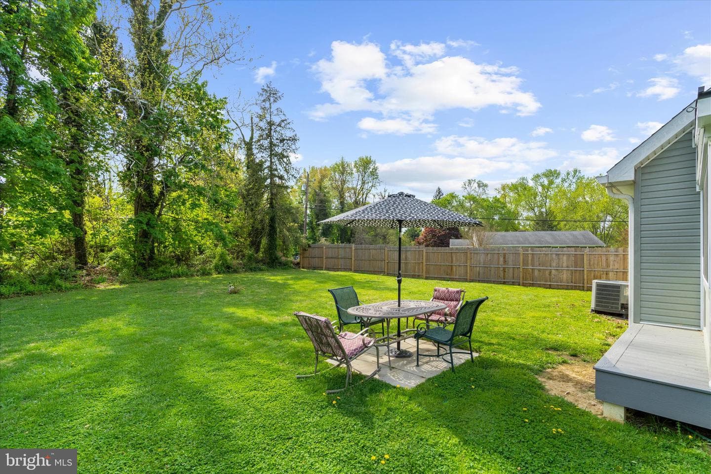 8 Anglewood Avenue photo 38
