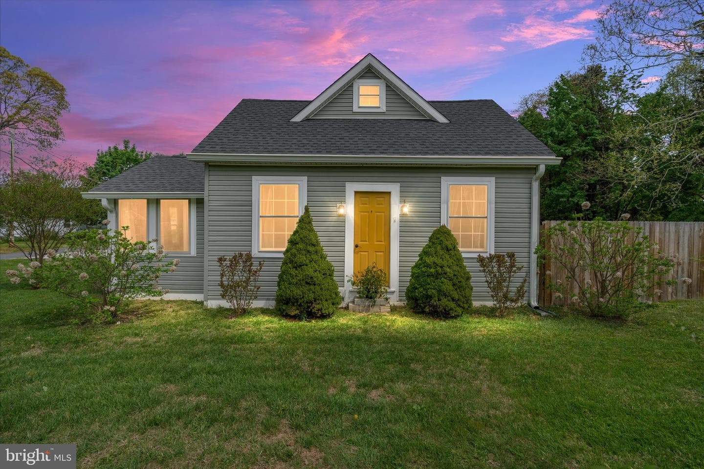 8 Anglewood Avenue photo 46