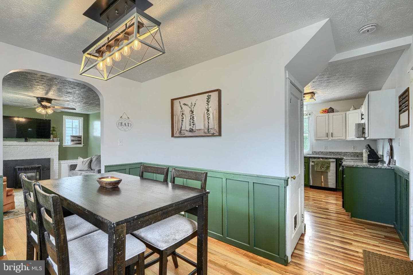 110 W Pearl Street photo 10