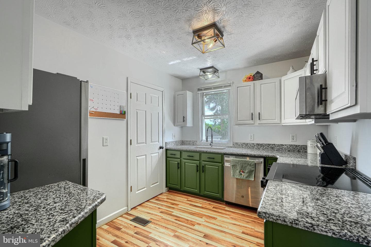 110 W Pearl Street photo 11