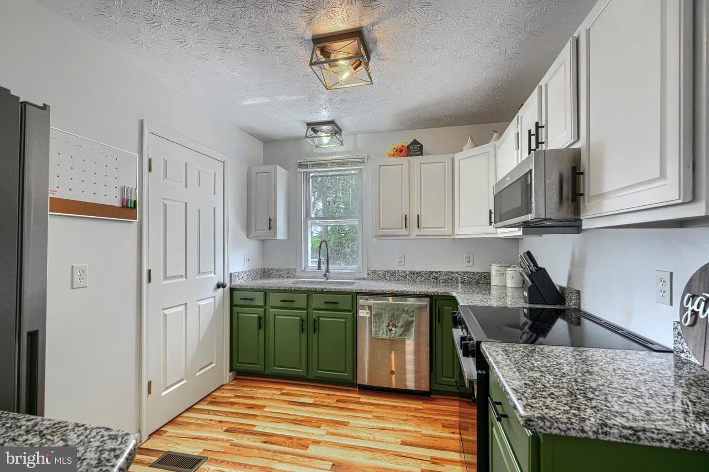 110 W Pearl Street photo 12