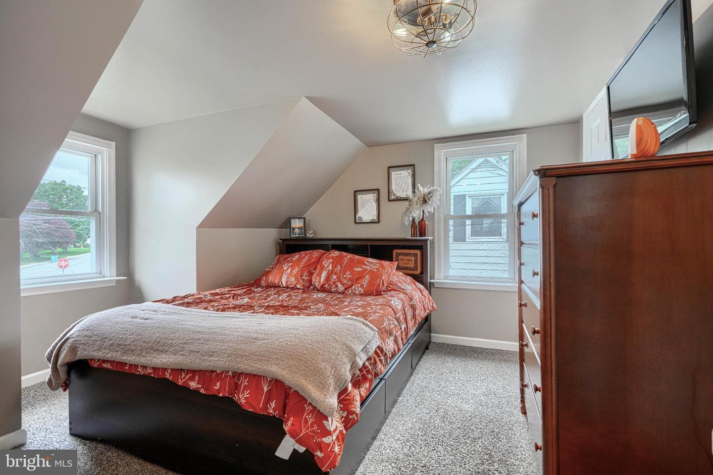 110 W Pearl Street photo 23