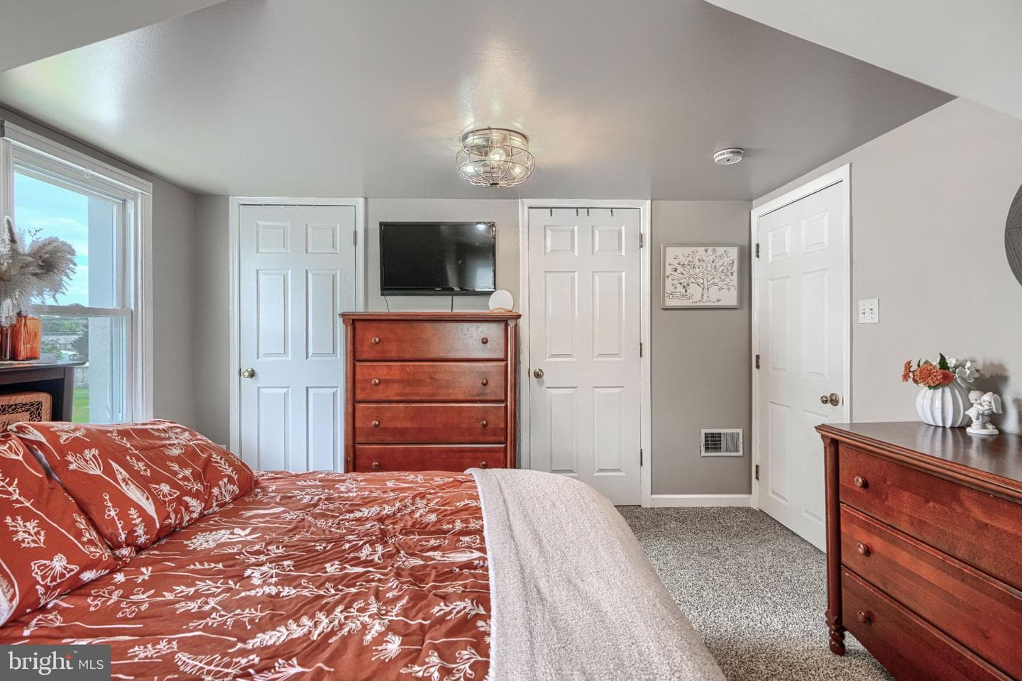 110 W Pearl Street photo 24