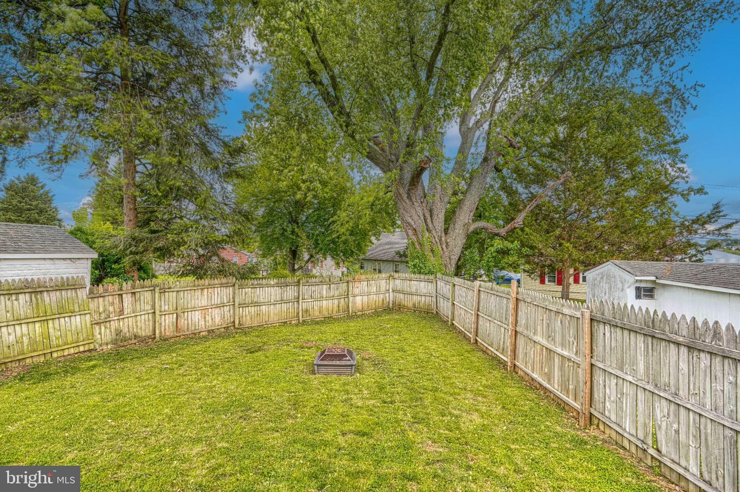 110 W Pearl Street photo 28