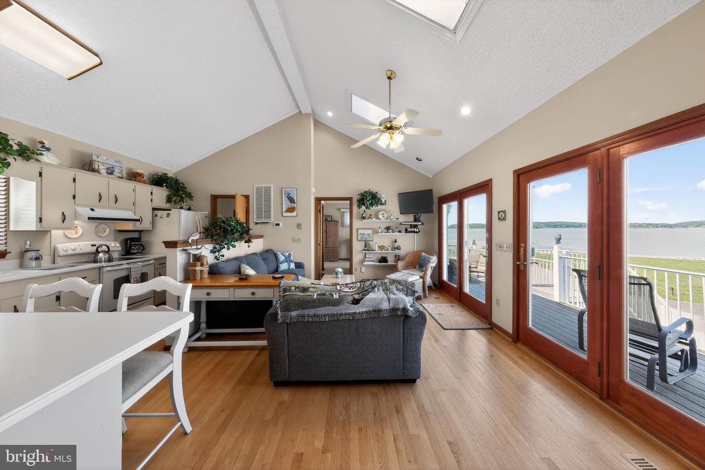 114 Bluff Road photo 7