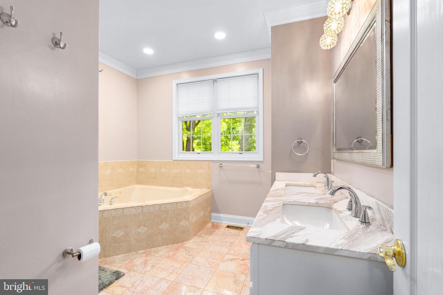 14 Guilford Court photo 19