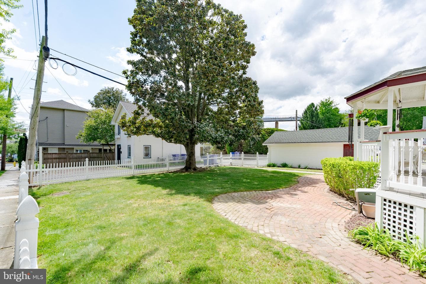 246 Biddle Street photo 45