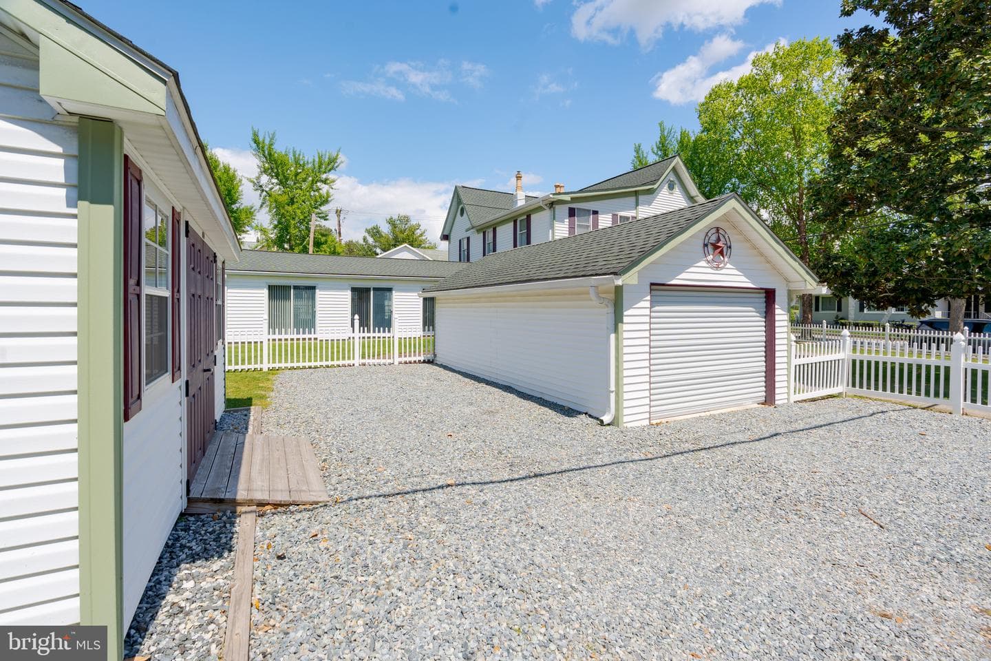 246 Biddle Street photo 47