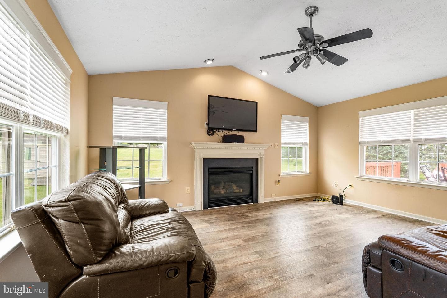 146 Manchester Drive photo 12