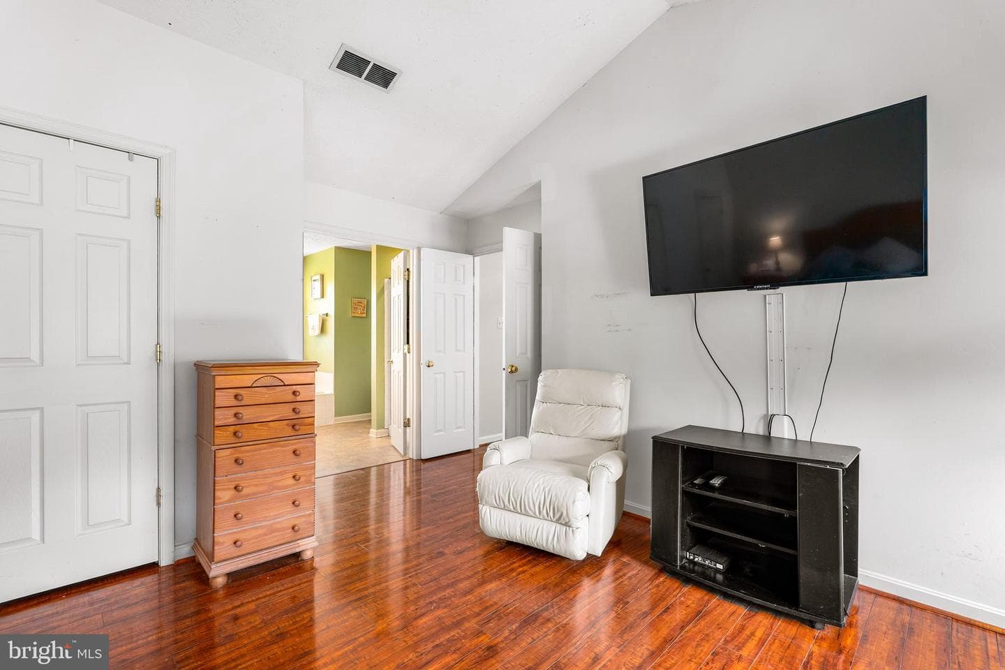 146 Manchester Drive photo 17