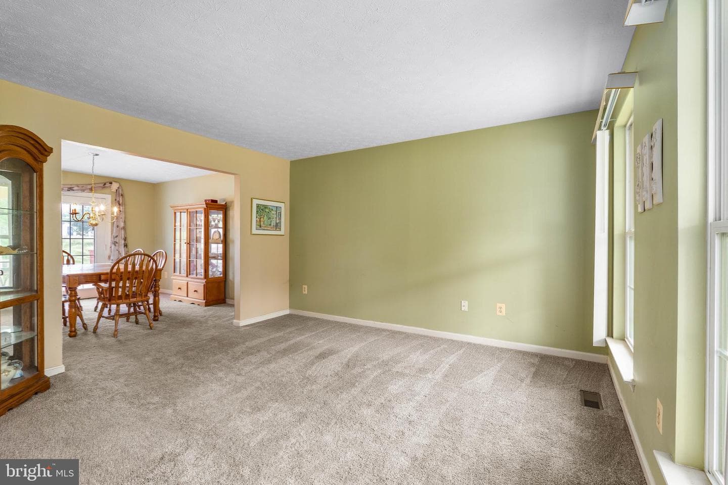 146 Manchester Drive photo 3