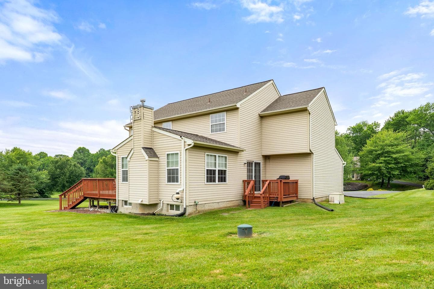 146 Manchester Drive photo 32