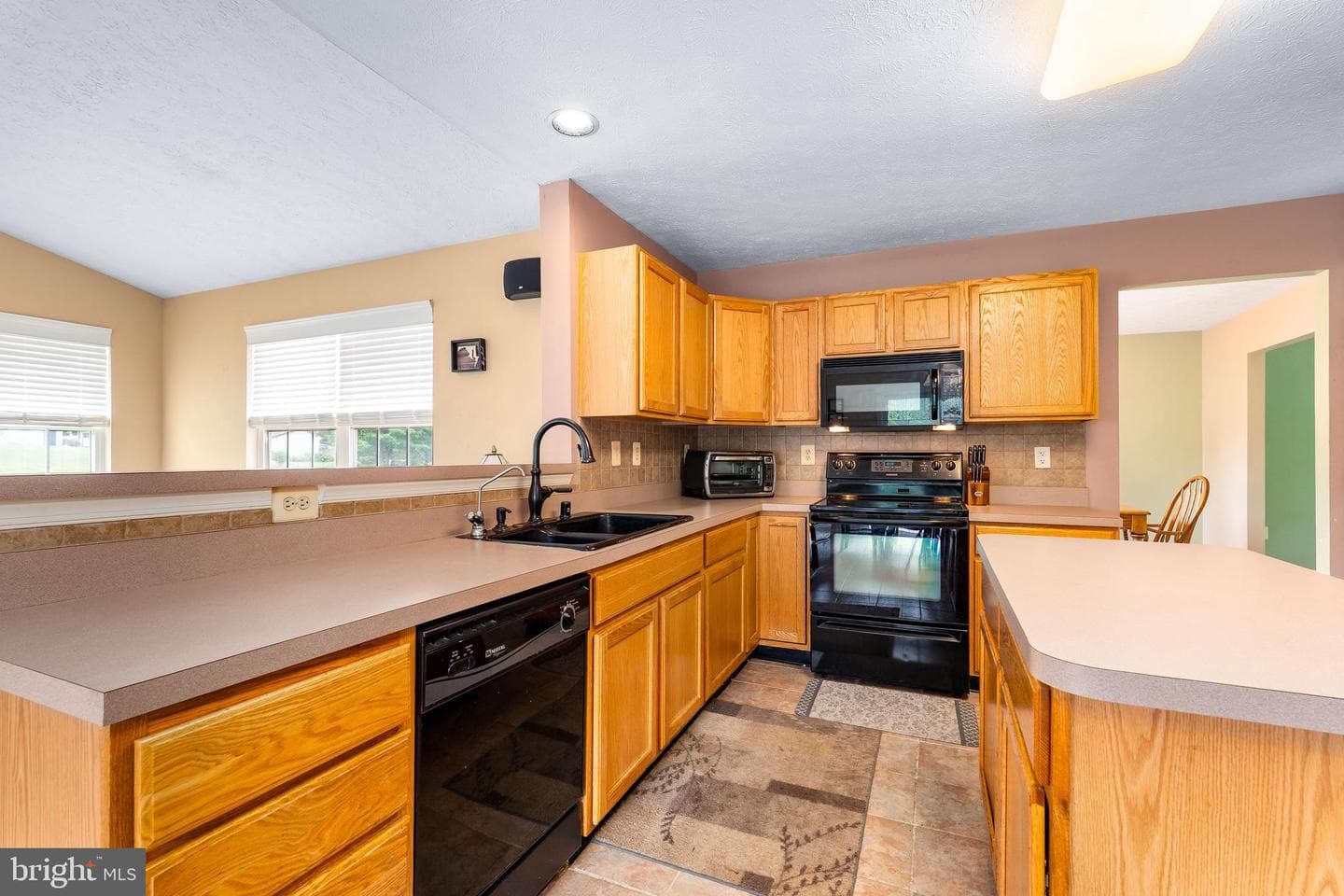 146 Manchester Drive photo 8