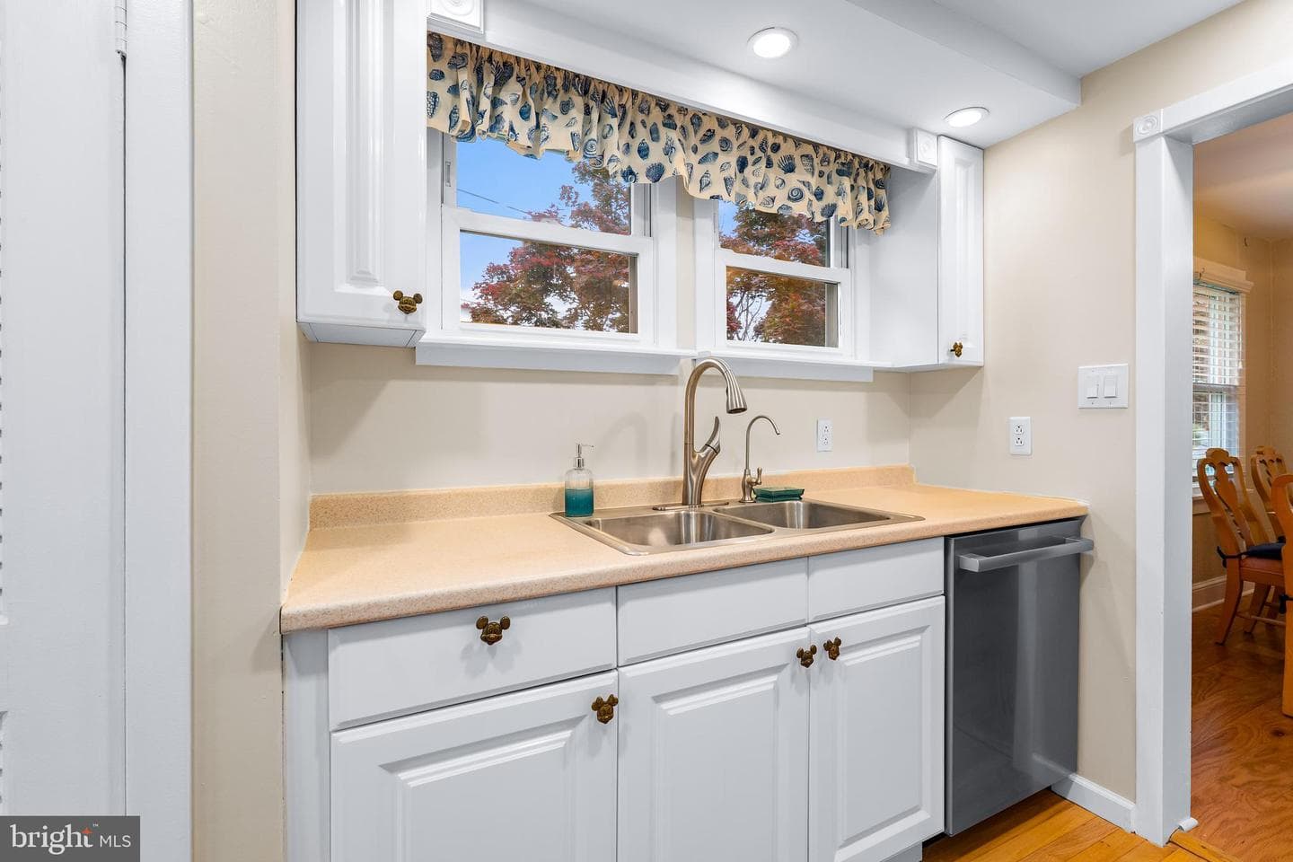 57 New York Avenue photo 9